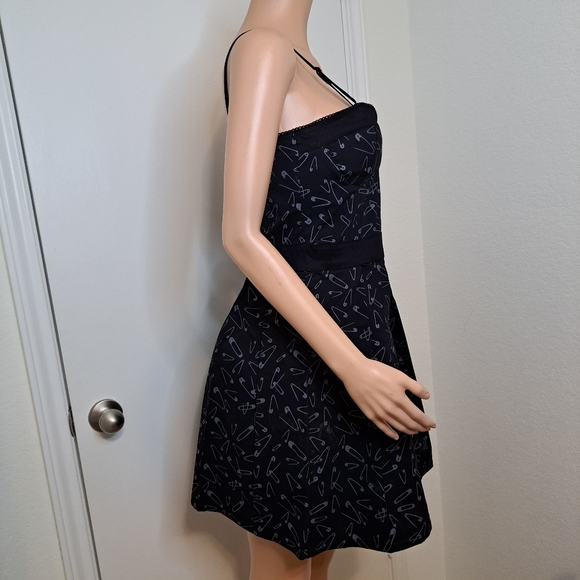 Dead Threads Goth Dress Womens Sz M Black Gray Safety Pin Patterned A Line - Picture 2 of 9